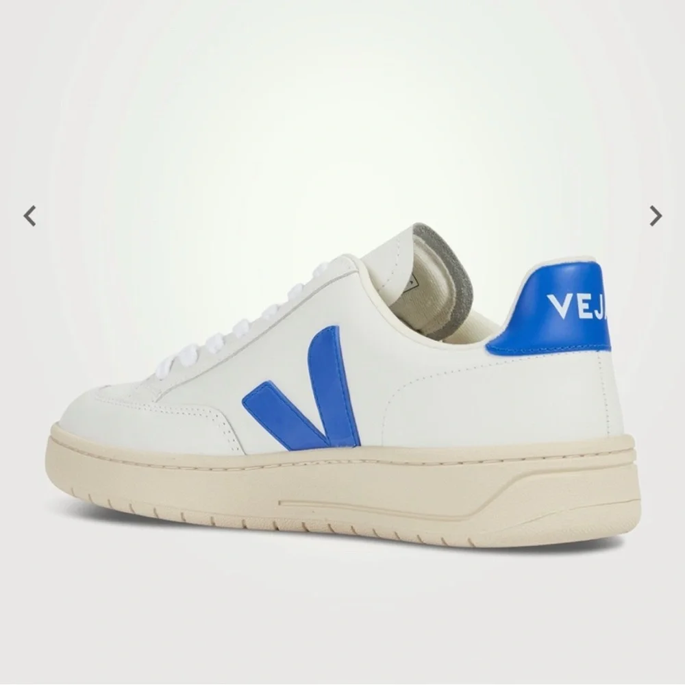 Veja - V-10 Leather Sneakers - Picture 2 of 8